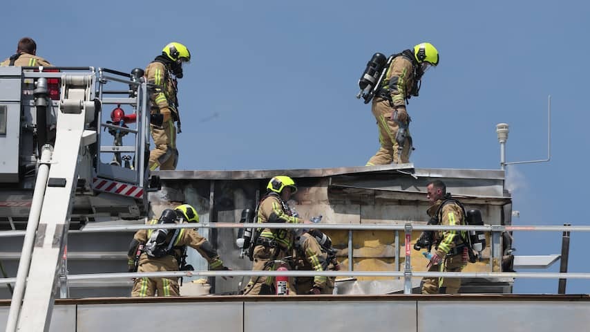 Fire on roof Provinciehuis Zuid-Holland in The Hague under control