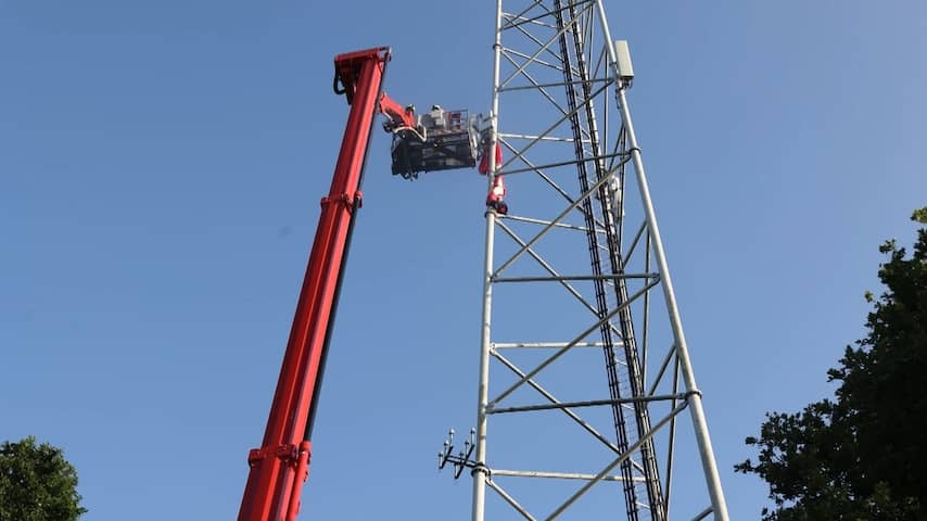Parachute jumper hangs for hours on Antennemast in Oss: 'Was wrong anyway'