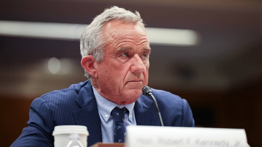 American care minister adds opponents vaccines to vaccination panel