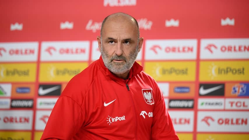 Polish national coach steps up after a fight with Lewandowski about the leadership tape