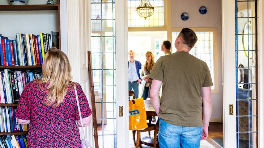 house viewing owner -occupied home