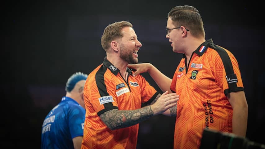 Van Veen and Noppert demolish Scots on World Cup, Littler and Humphries down