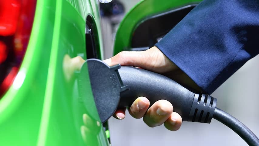 Suppliers Tracks Neighborhoods with full power grid: 'Load car at night'