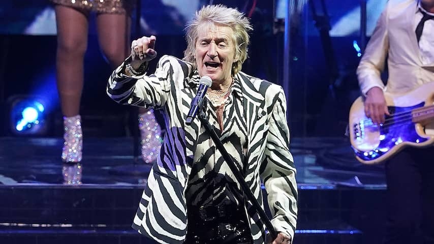 Rod Stewart 'loses tons' by playing on Glastonbury
