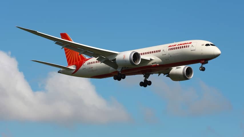 Passenger plane crashed in India that flew to England, possibly hundreds of deaths
