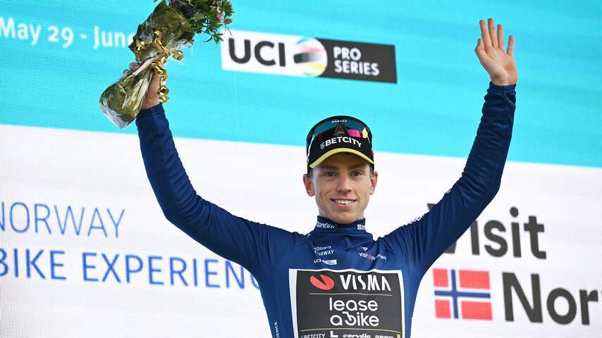 Visma talent Brennan (19) sprints again to stage victory and wins Ronde van Norway