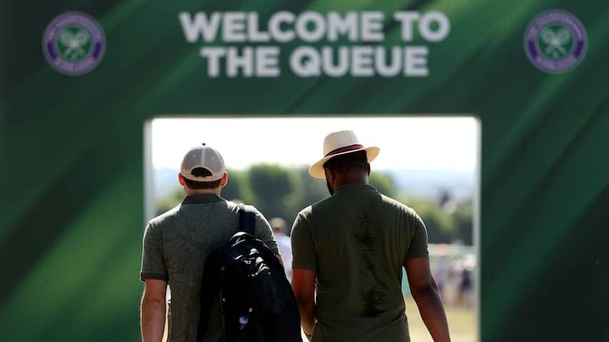 Wimbledon asks tennis fans to avoid 'the queue' on the hottest opening day ever
