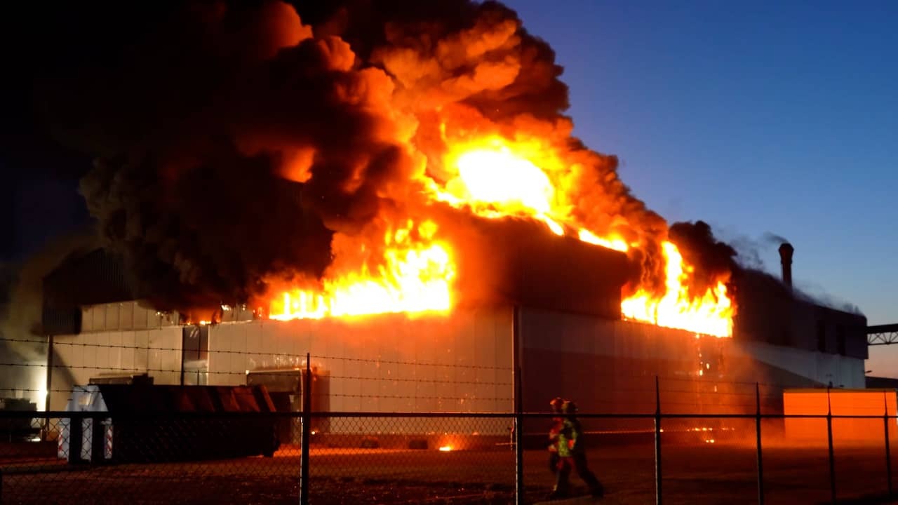Image from Video: Large flames from Loods in Ter Apelkanaal