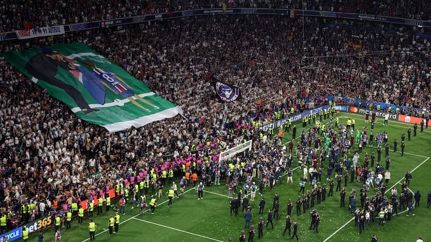 PSG trainer Luis Enrique touched by tribute fans to deceased daughter