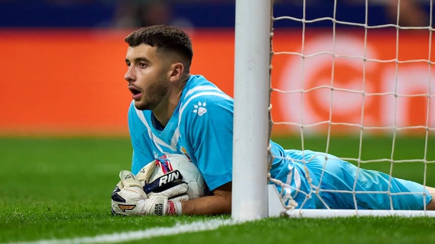 Barça takes over keeper García for 25 million euros from fellow Espanyol