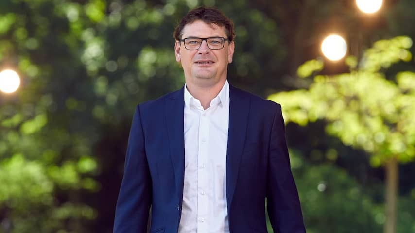Joost Vullings succeeds Pieter Jan Hagens as presenter Buitenhof