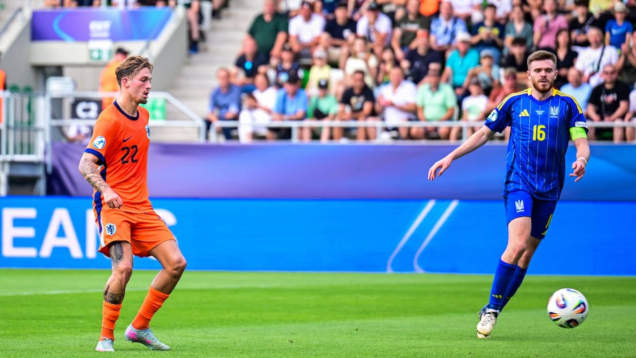 Image from Video: Valente scores for the Juniors after smart pressure by Van Bergen