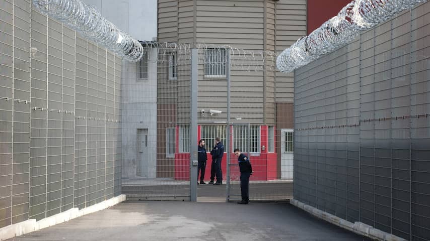 Man who escaped in a bag from French prison is stuck again