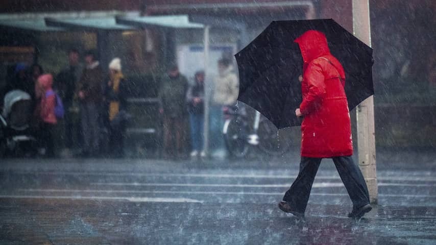 Sunday code yellow for the whole of the Netherlands due to heavy thunderstorms and heavy wind