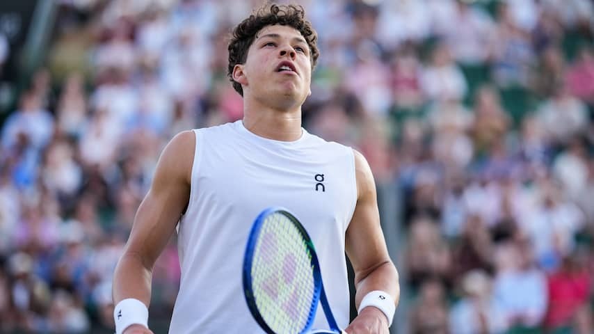 Wimbledon party Shelton after resumption in one minute and after four points ready