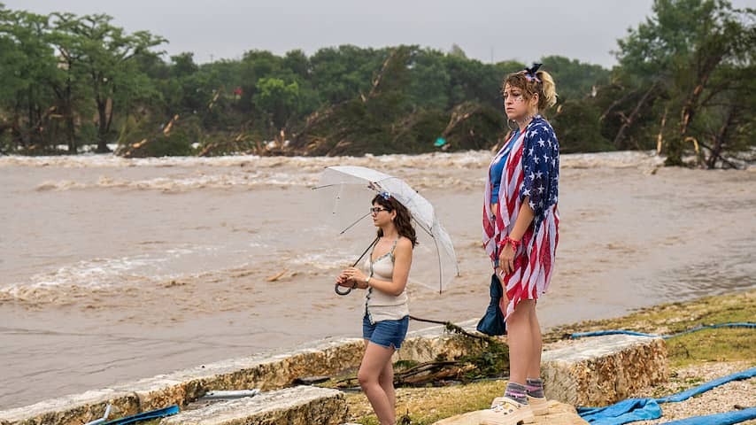 American summer camp surprised by floods: at least 23 girls missing
