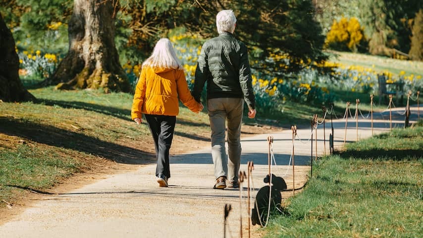 Not 10,000, but 7,000 steps a day already benefits much from health