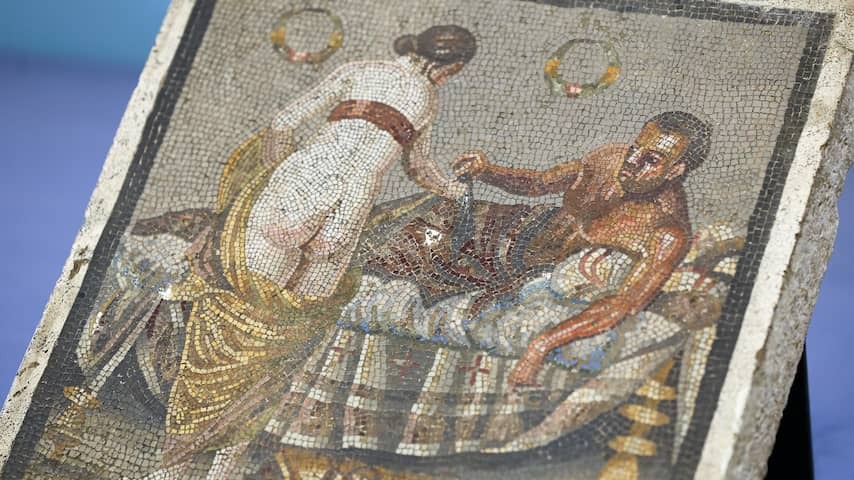 Italy receives erotic mosaic that German officer took during WWII
