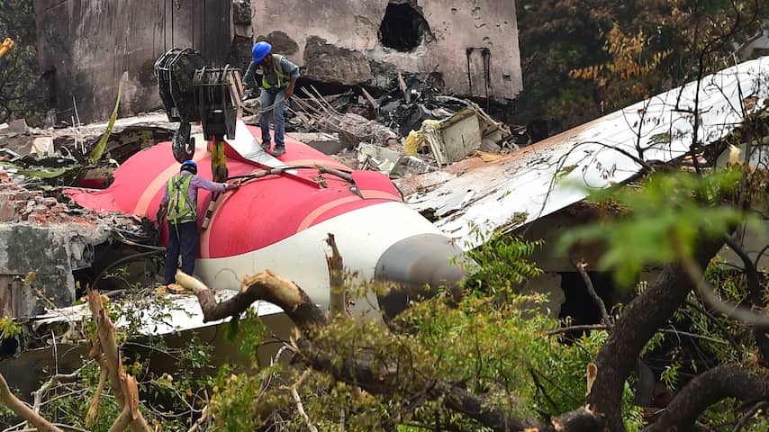 Fuel supply of crashing aircraft in India was closed to crash