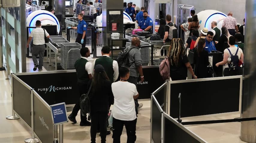 Travelers in the US no longer have to take off shoes at airport control