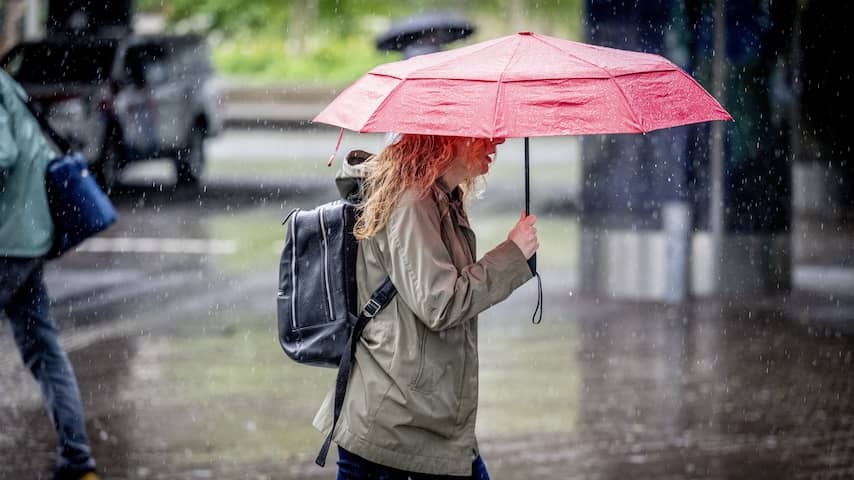 Heavy showers in parts of the country: failed electricity and streets are white