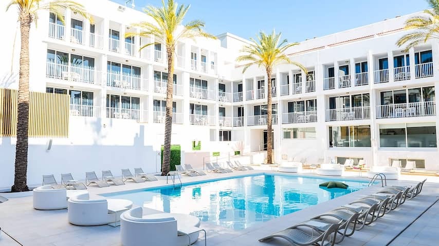 Brit dies after falling from balcony Feesthotel Ibiza: already third dead this year