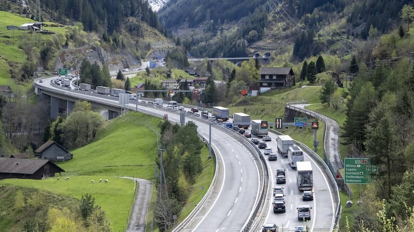 High traffic jams on European roads, 'Gigantic crowds' on Autoroute du Soleil