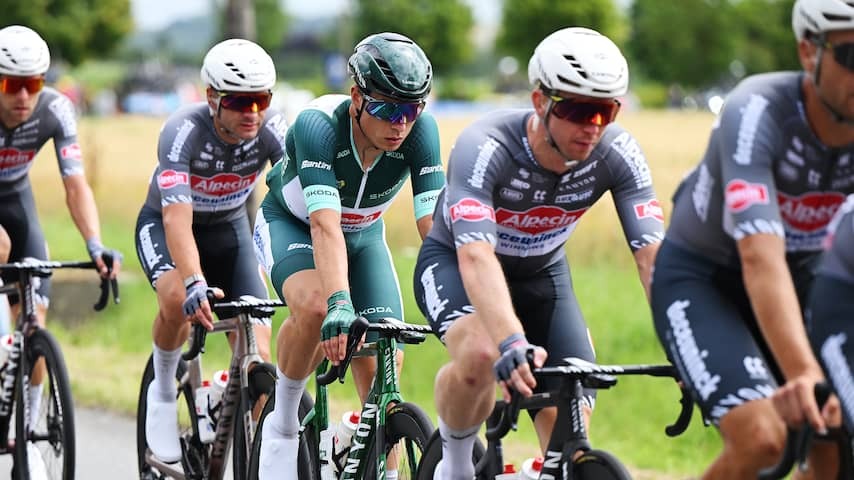 Dry for Ploeg van der Poel: Philipsen breaks collarbone and rib after fall in tour