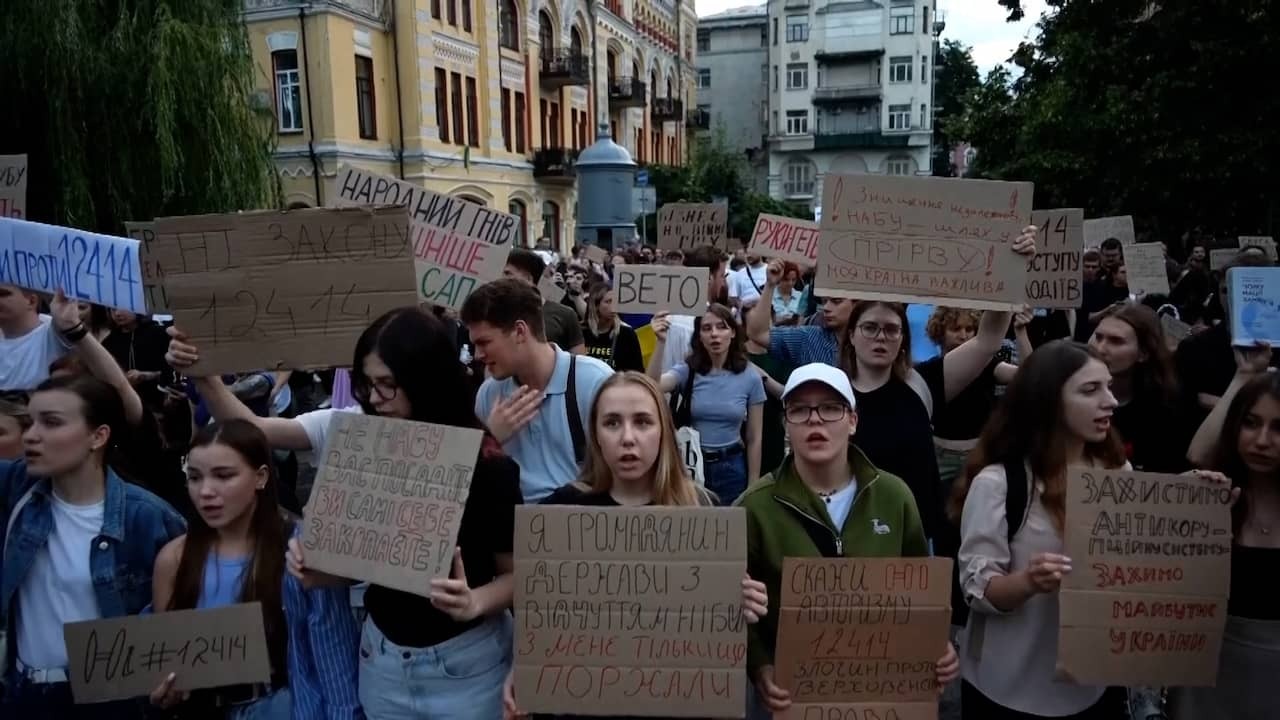 Image from Video: Hundreds of Ukrainians demonstrate against controversial law Zelensky