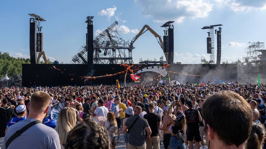 Tomorrowland also uses replacement main stage after fire this weekend