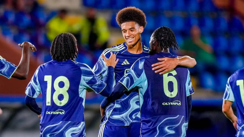 Ajax talent Bouwman was shocked by his own beautiful goal: 'I rarely do this'