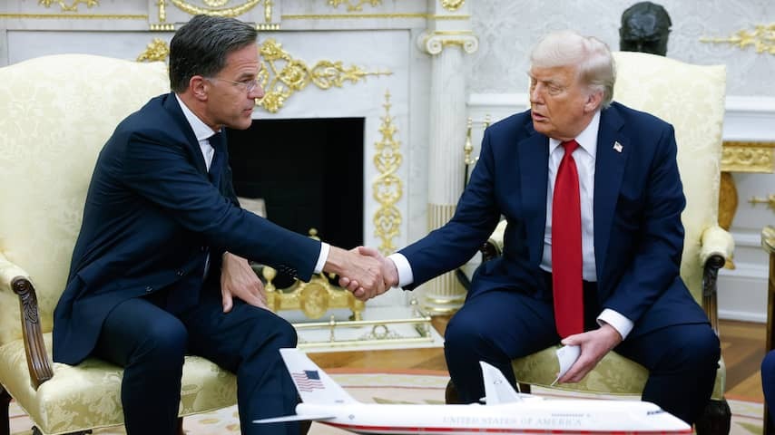 US is going to deliver 'huge numbers' weapons' weapons and threatens Russia with taxes