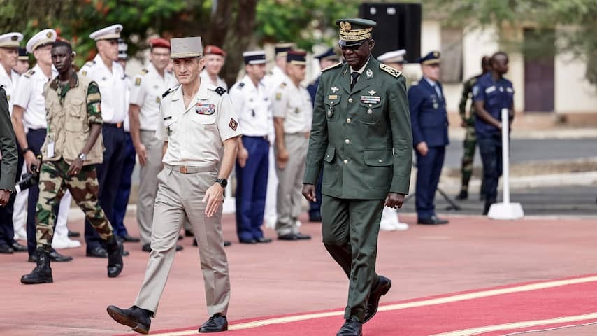 Frans Army leaves the last former colony in West Africa with Senegal