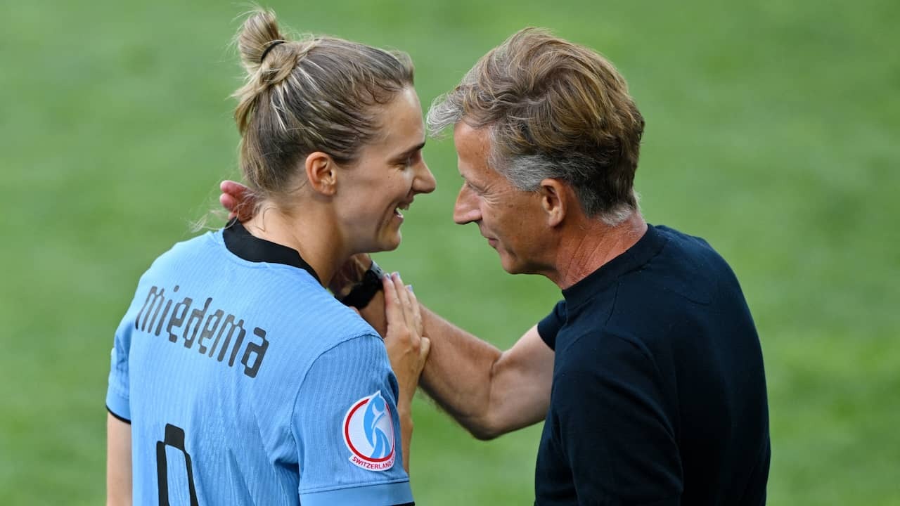 Image from video: Jonker compares Miedema with Van Basten: 'They do it illogical'