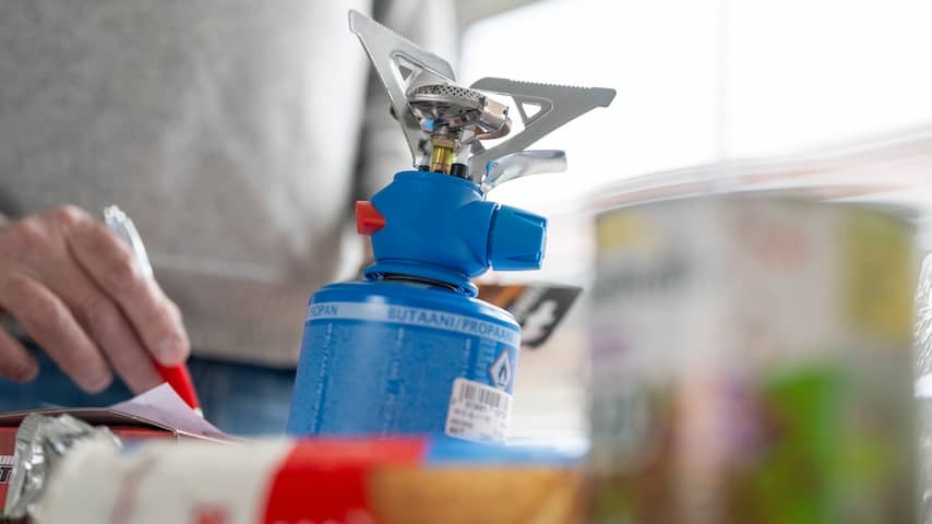 Man in Eindhoven accidentally blows the facade house away when testing gas cooker