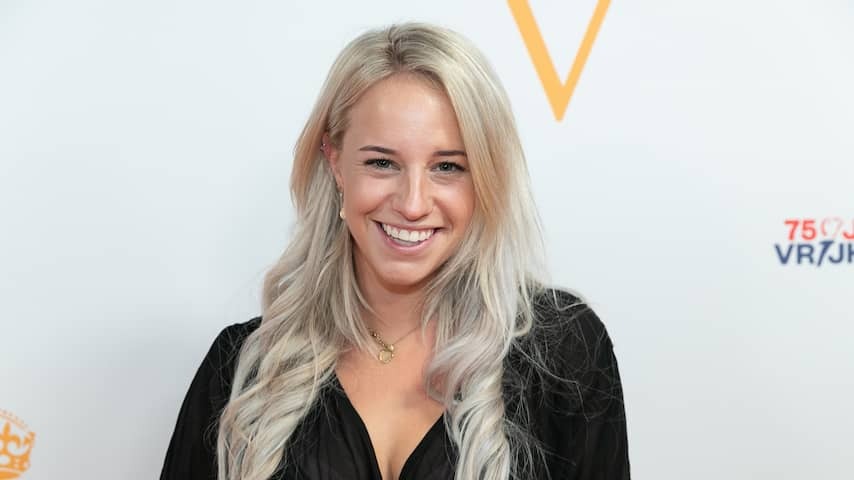 Youtuber Dee van der Zeeuw undergoes eyelid correction: 'Mission successful'