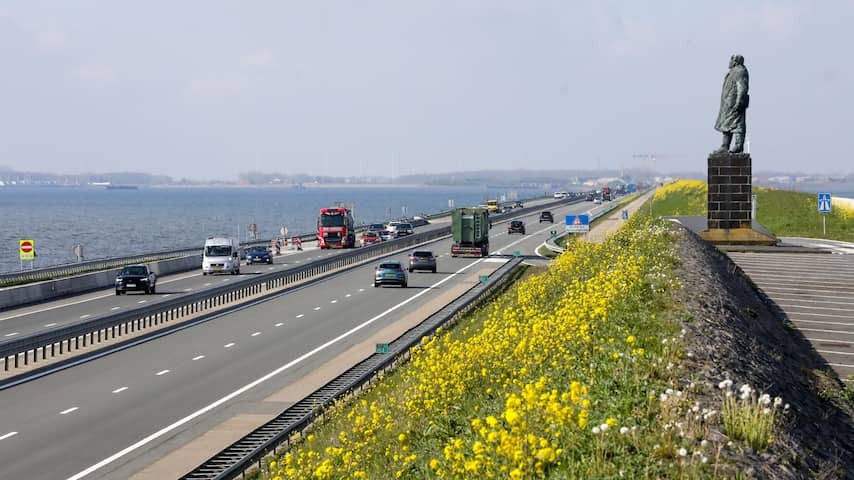 Interference at the bridge of Afsluitdijk Beyond, traffic permitted again
