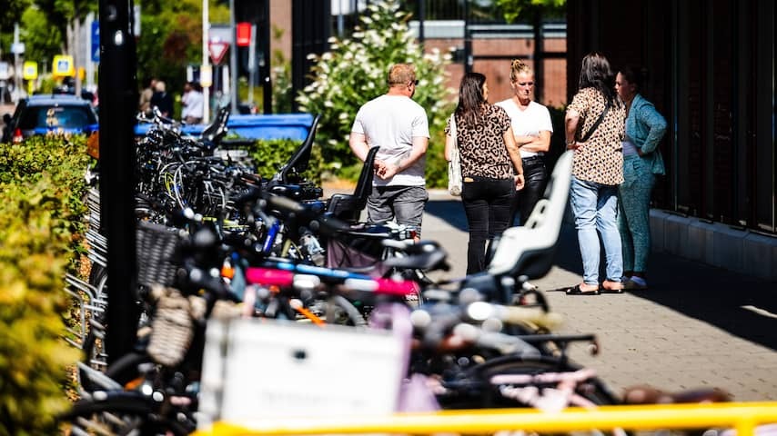 Stabbed primary school teacher Alblasserdam dismissed from hospital