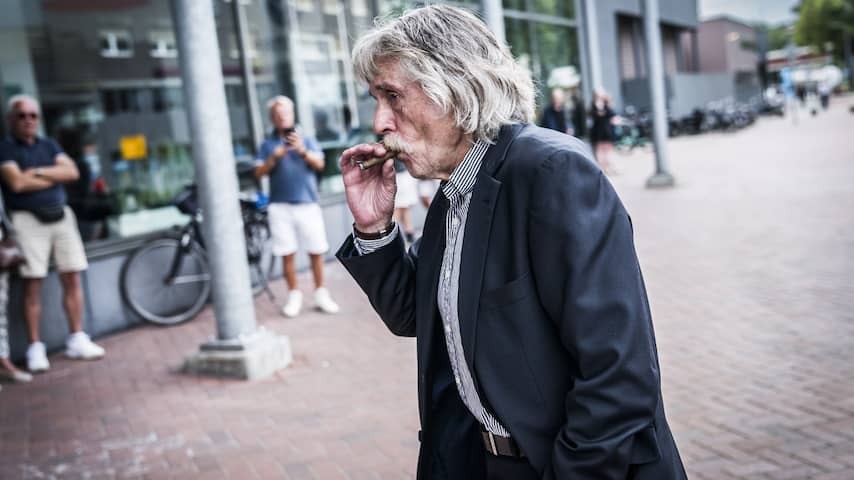 Dog of Johan Derksen asleep: 'Has been in between us for twelve years'
