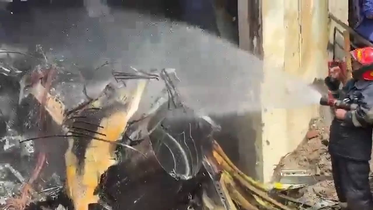 Image from video: Chaos after crash fighter plane at school in Bangladesh