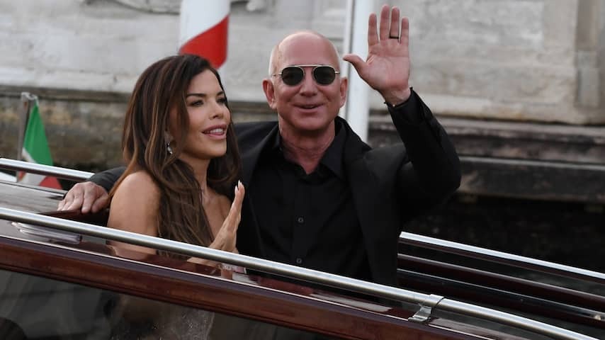 Lauren Sánchez robbed of one of 27 dresses during wedding with Jeff Bezos