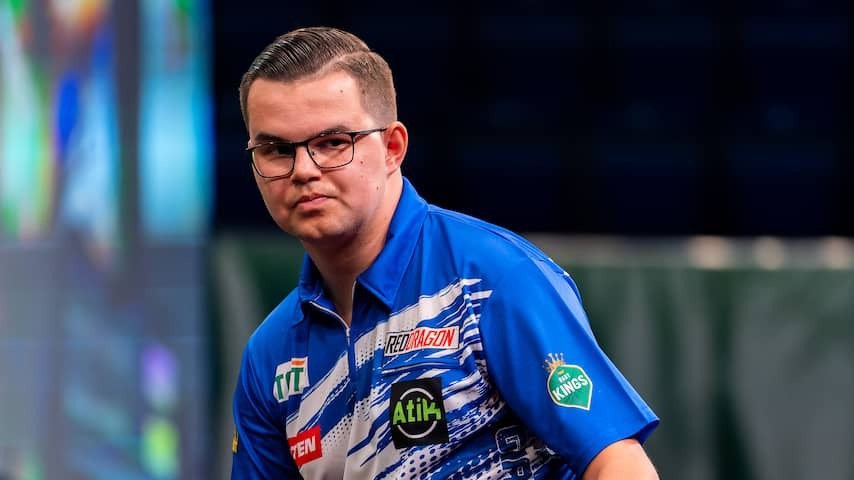 Van Veen is overjoyed after darts stunt against frustrated Humphries: 'My biggest victory'