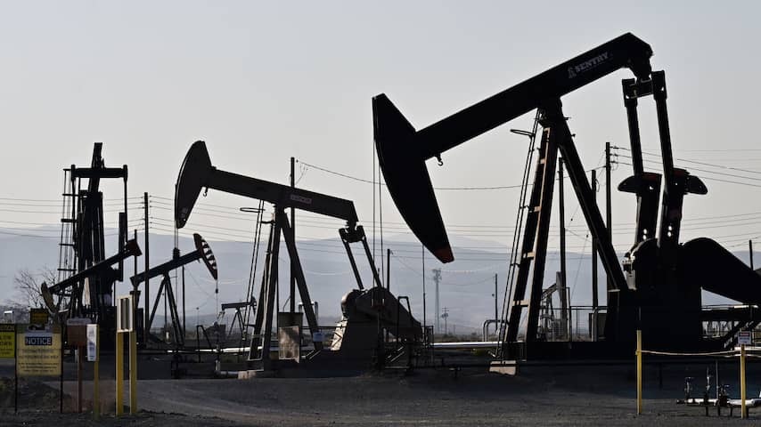 Oliekartel OPEC+ is going to increase production considerably, later possibly lower price at pump