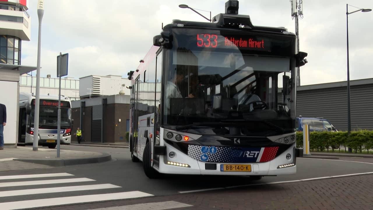 Image from Video: Self-Driving Bus Makes A Faltering Test Drive in Rotterdam