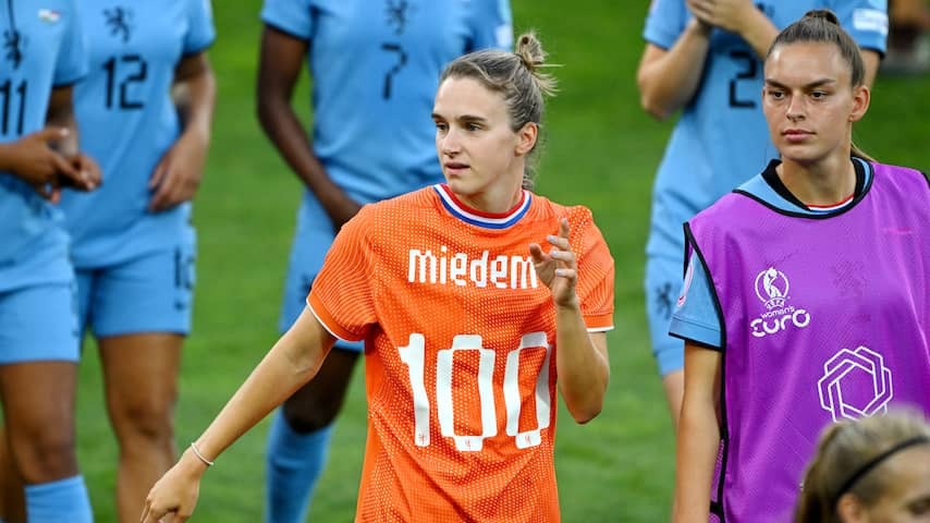 Miedema proud after a hundredth goal for Orange: 'Very unreal if you get this'