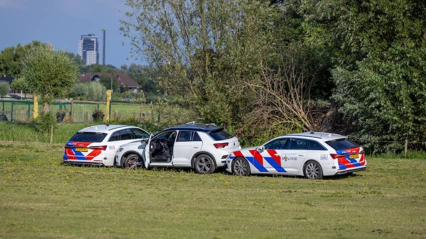 Man drives in after standing at Police in Maassluis, agents shoot aimed at