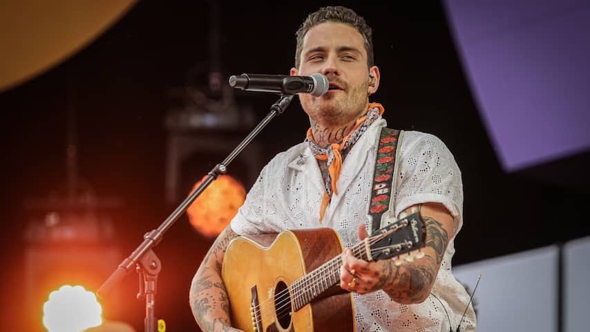 Suspect of threatening Douwe Bob stays stuck for two weeks longer