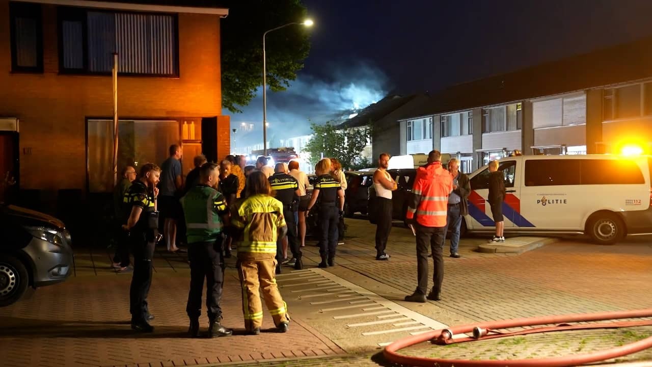Image from video: Dozens of residents have to go home after explosion and fire in Papendrecht