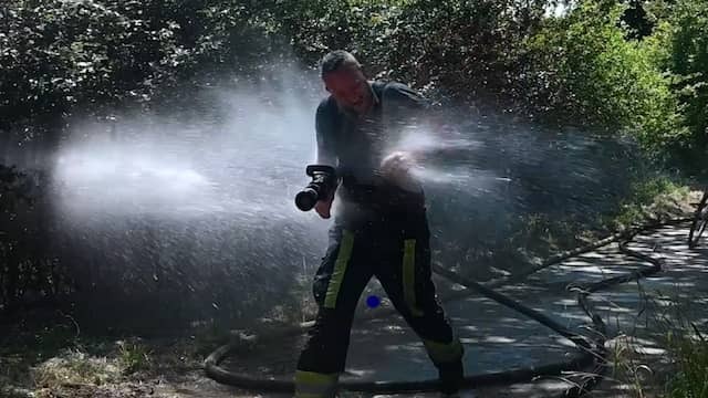 Image from video: Firefighters hold water fight in Friesland
