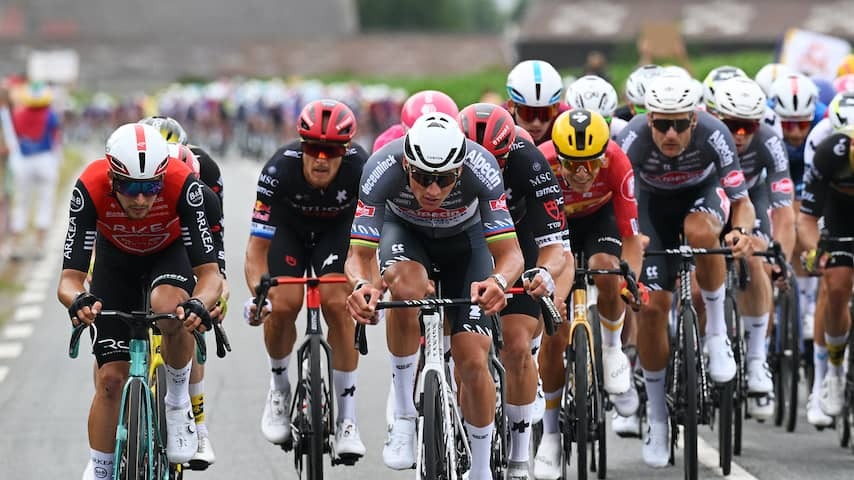Chaos and spectacle in opening ride tour: Van der Poel leads Philipsen to yellow sweater